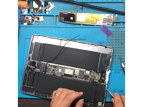 Thay mặt kính iPad Pro 11 2018