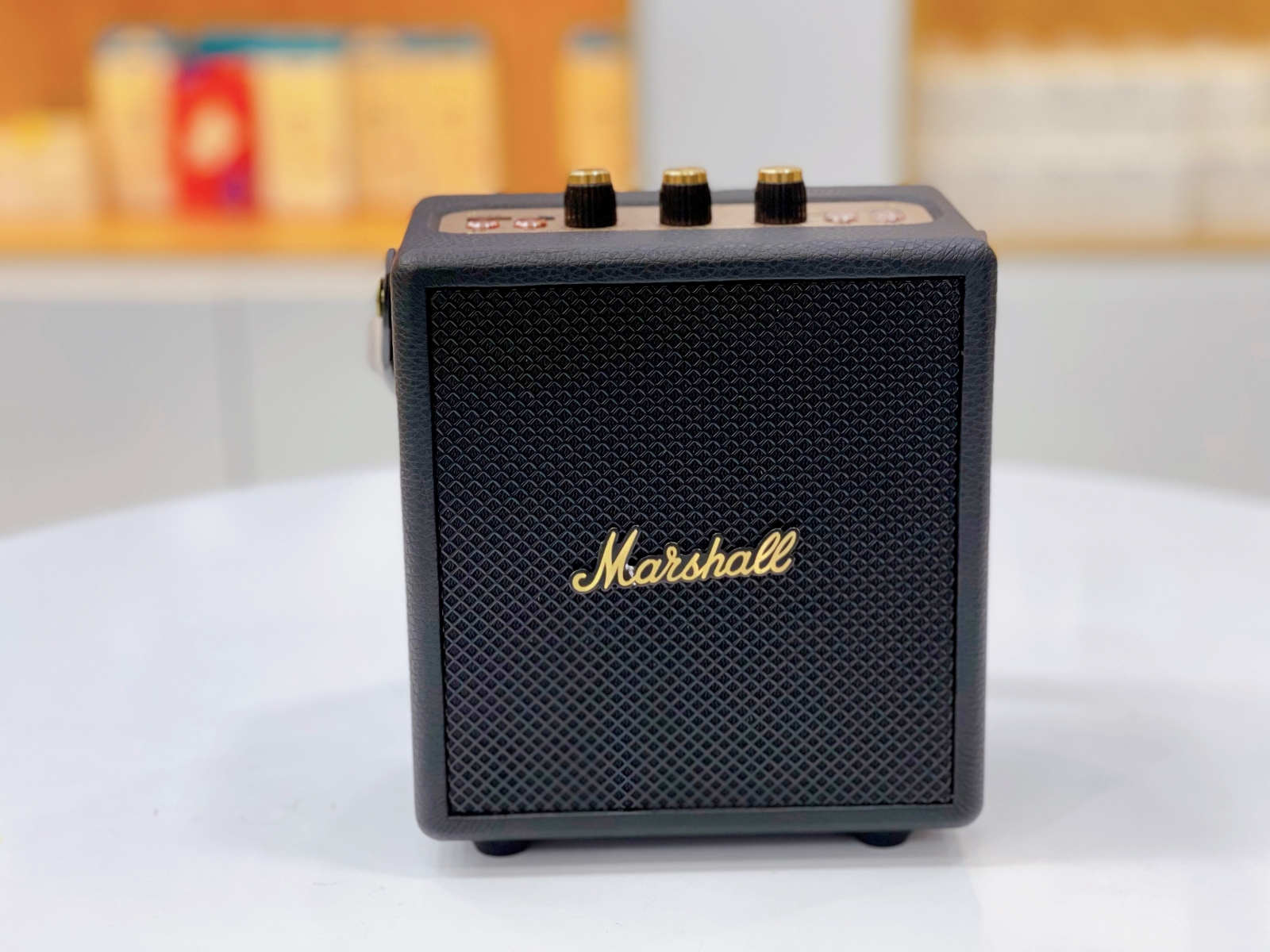 Marshall Emberton Black & Brass – Phiên bản màu hot nhất năm
